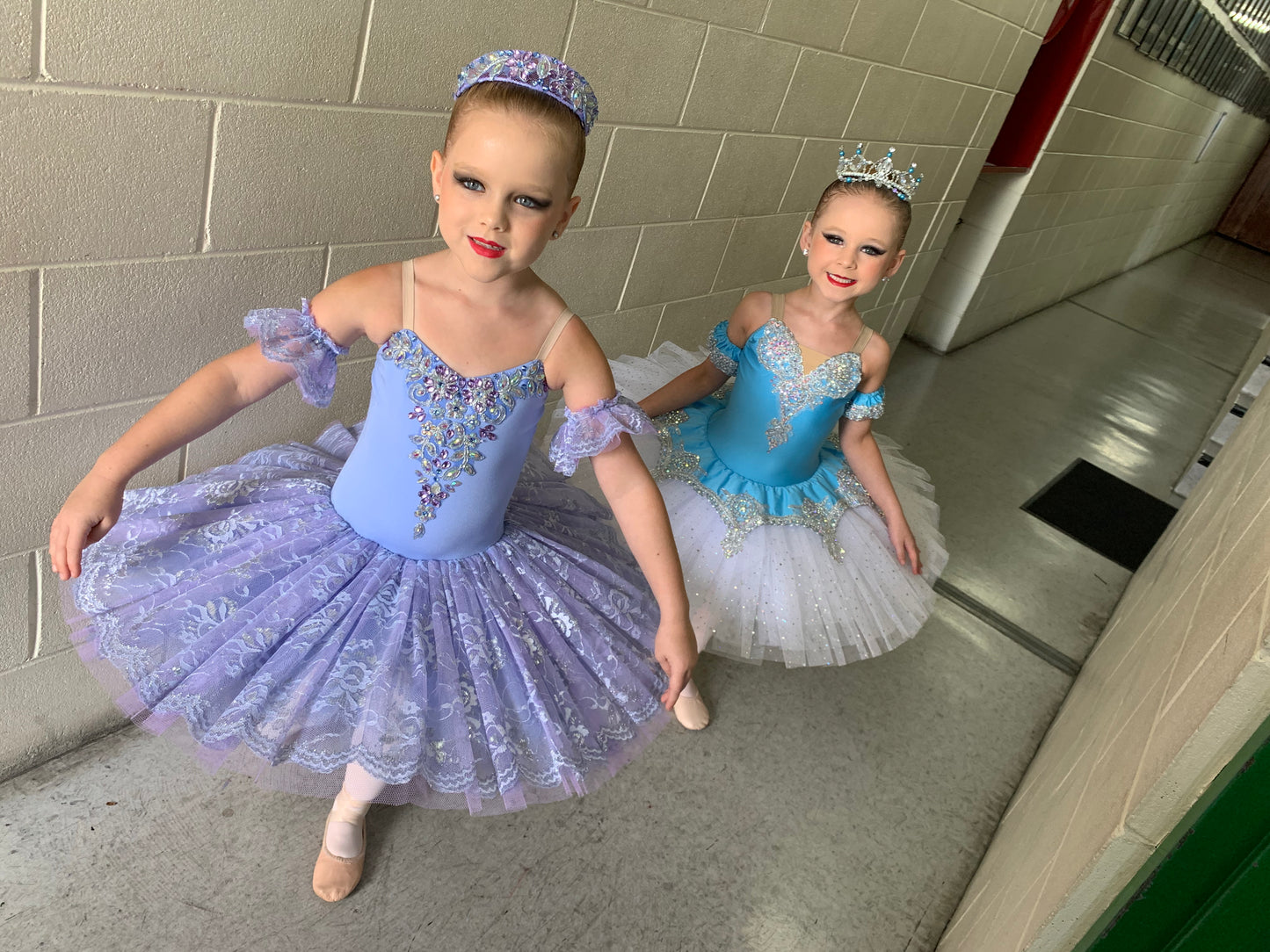 Child’s S6 purple Tutu, Tiara & arm puffs